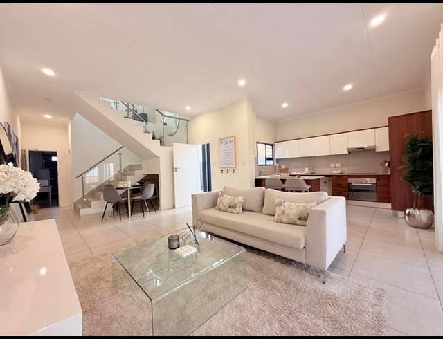 3 BEDROOM APARTMENT FOR SALE IN SUNNINGHILL